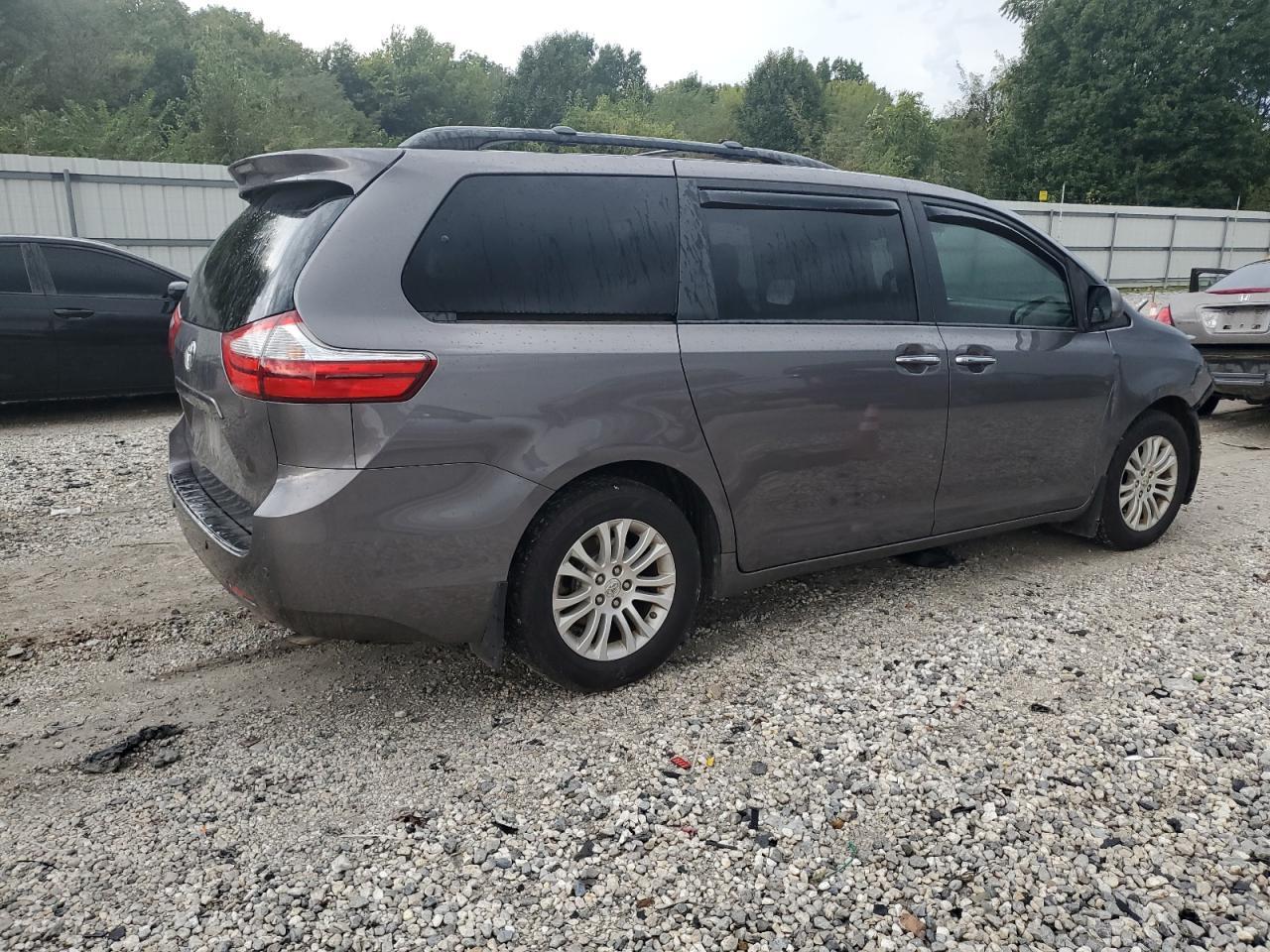 2015 TOYOTA SIENNA