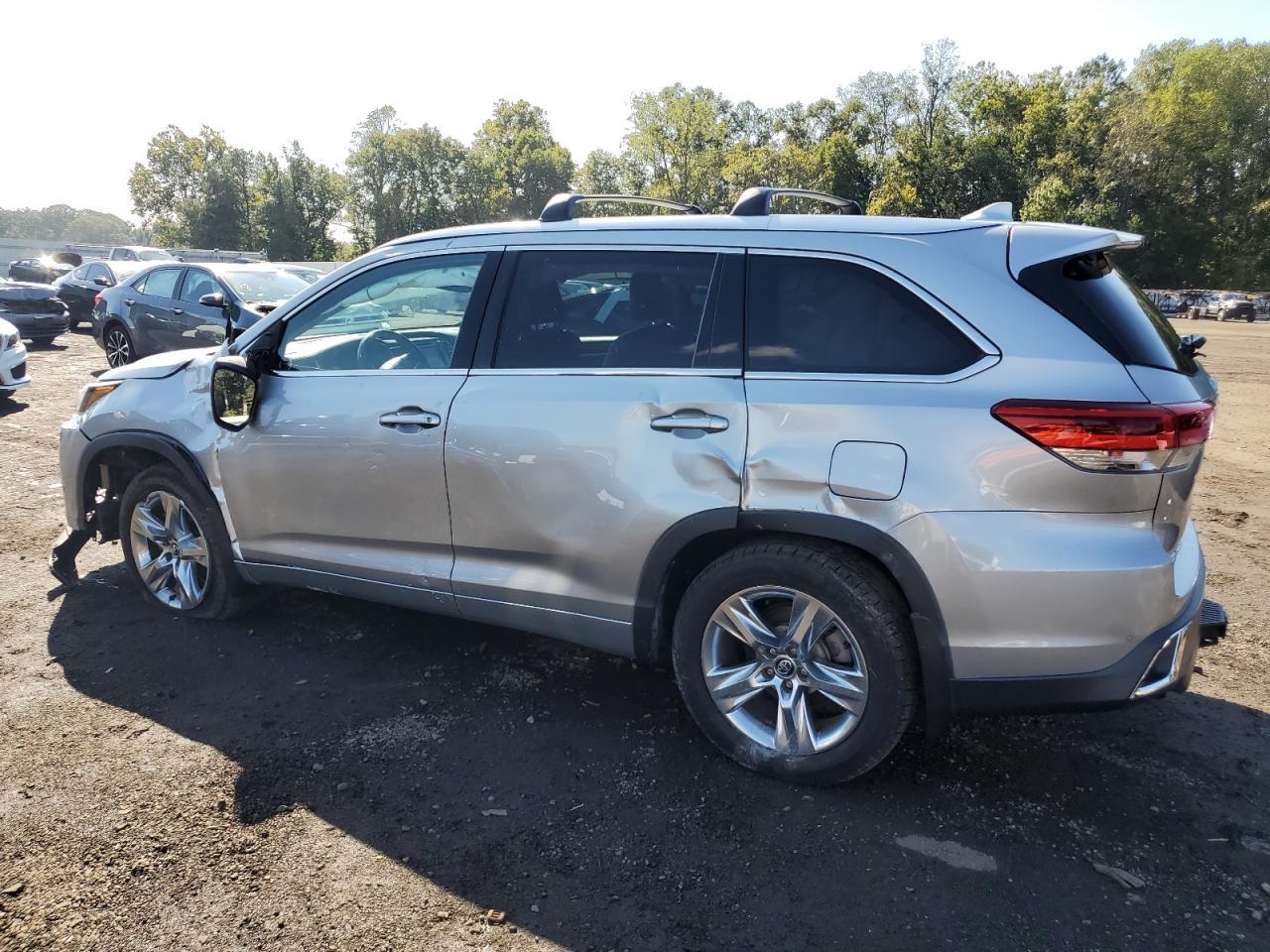 2017 TOYOTA HIGHLANDER