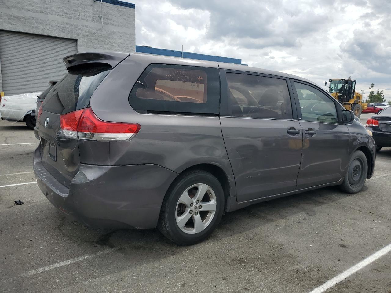 2011 TOYOTA SIENNA