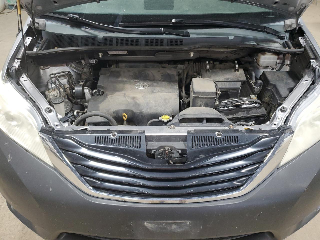 2012 TOYOTA SIENNA