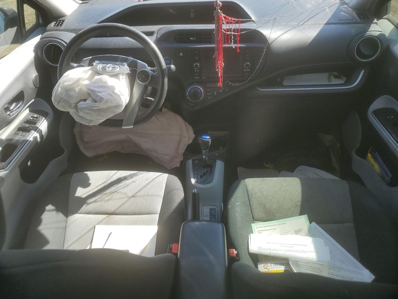 2014 TOYOTA Prius c
