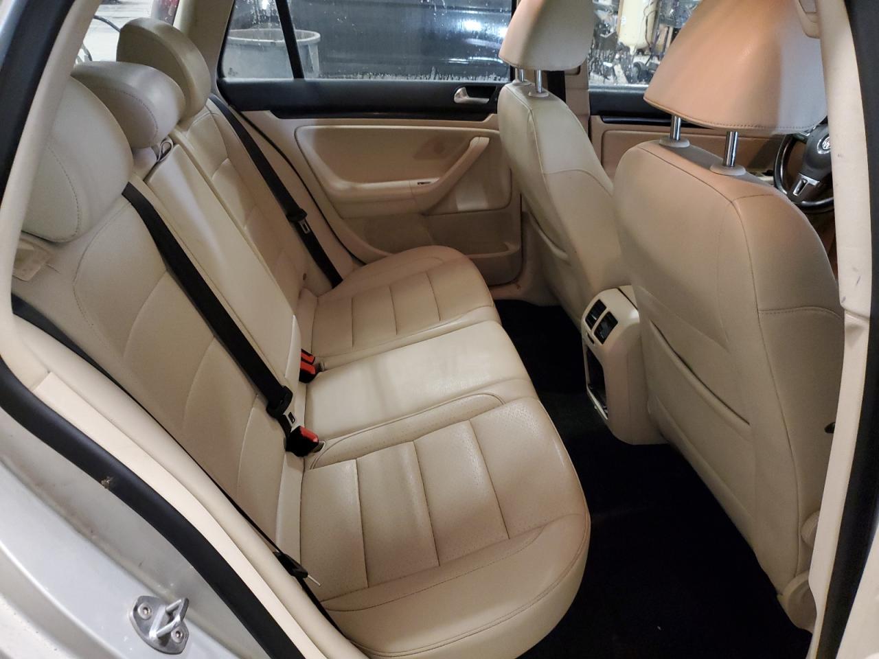 2011 VOLKSWAGEN JETTA