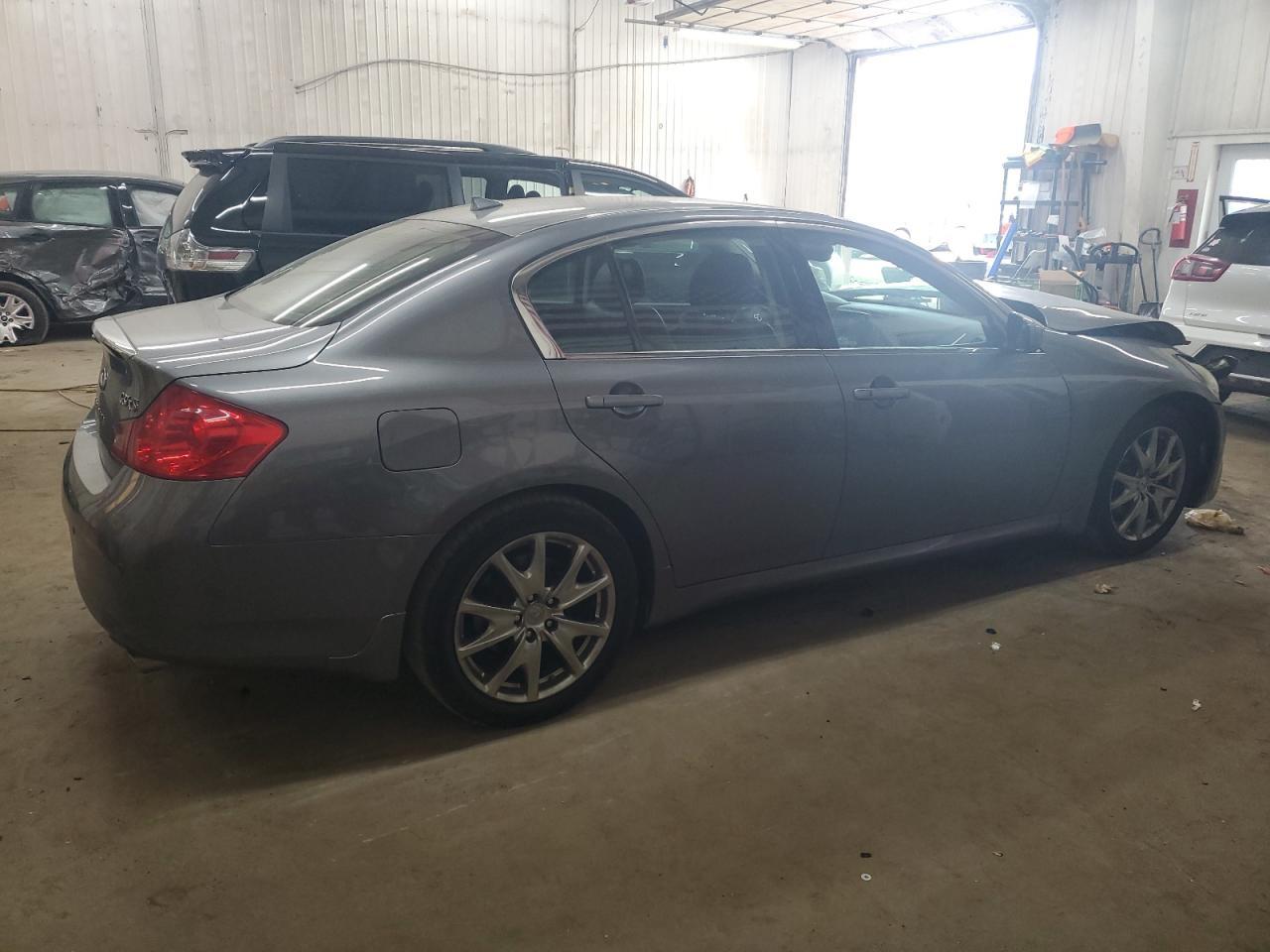 2011 INFINITI G37