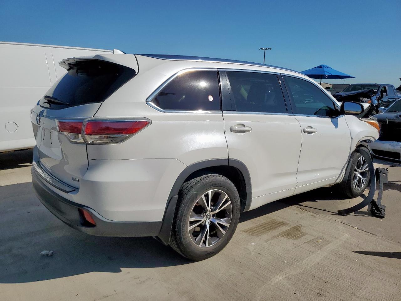 2016 TOYOTA HIGHLANDER