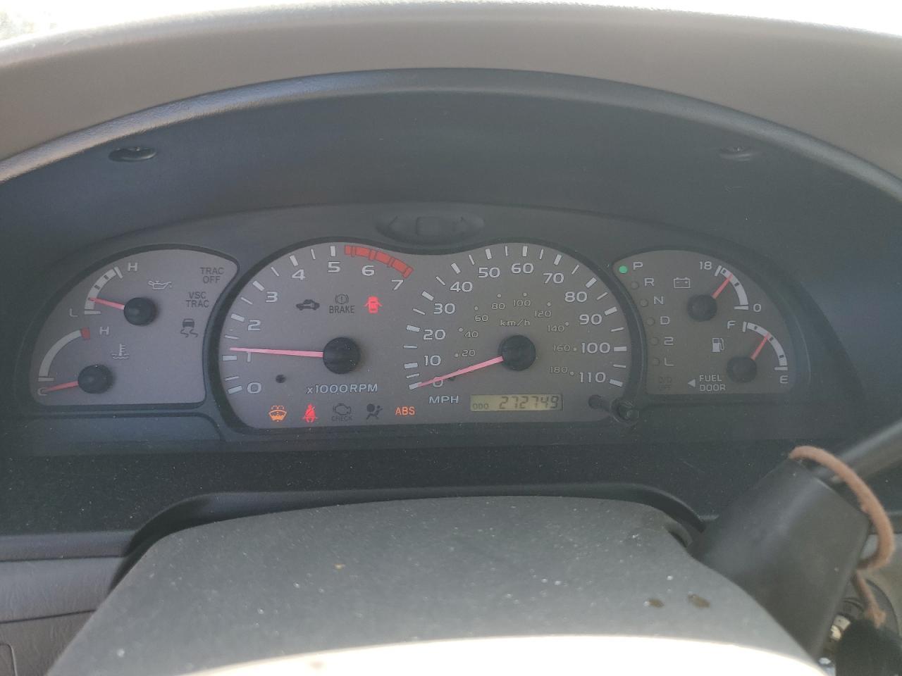2004 TOYOTA Sequoia