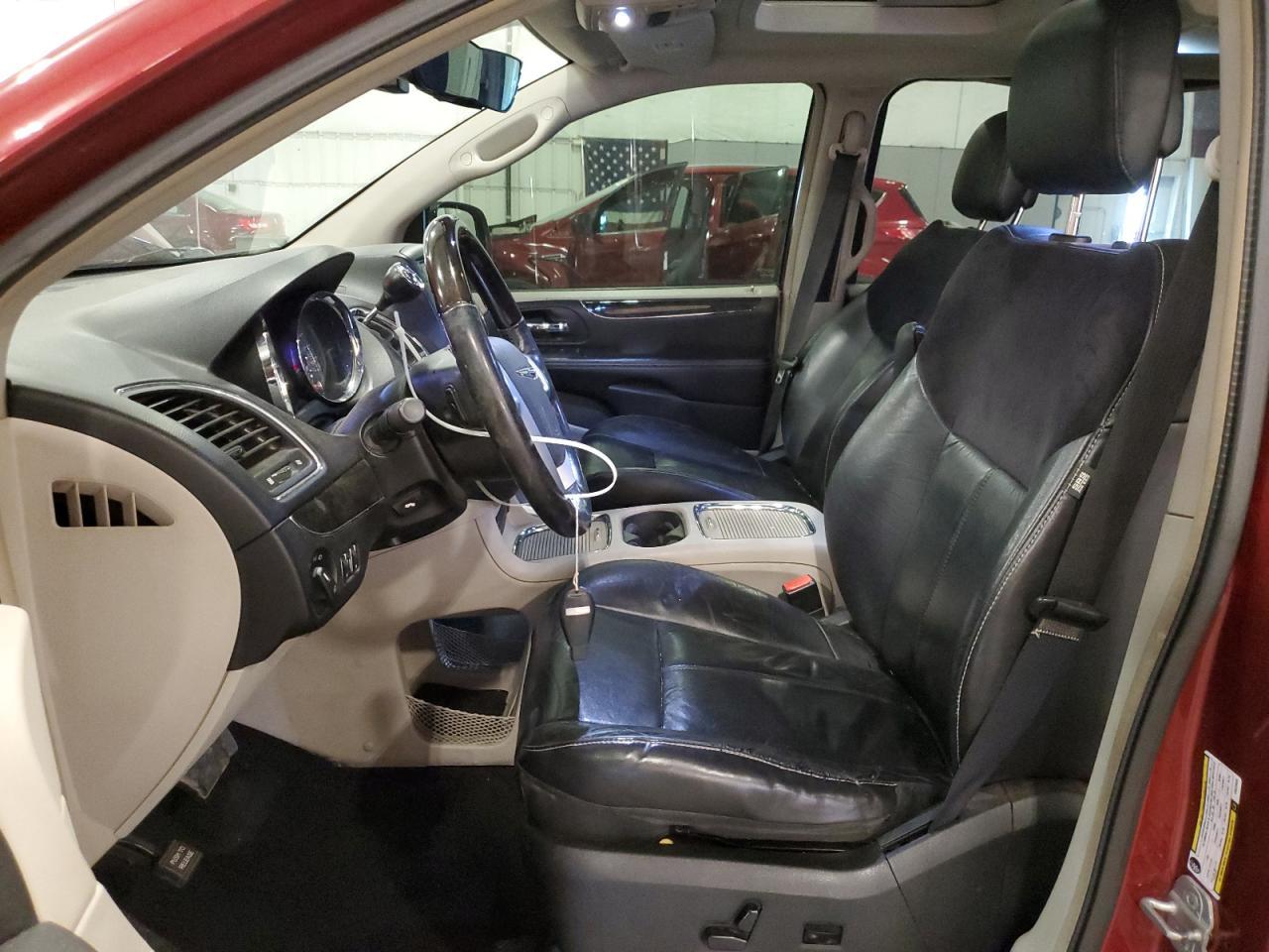 2012 CHRYSLER Town & Country