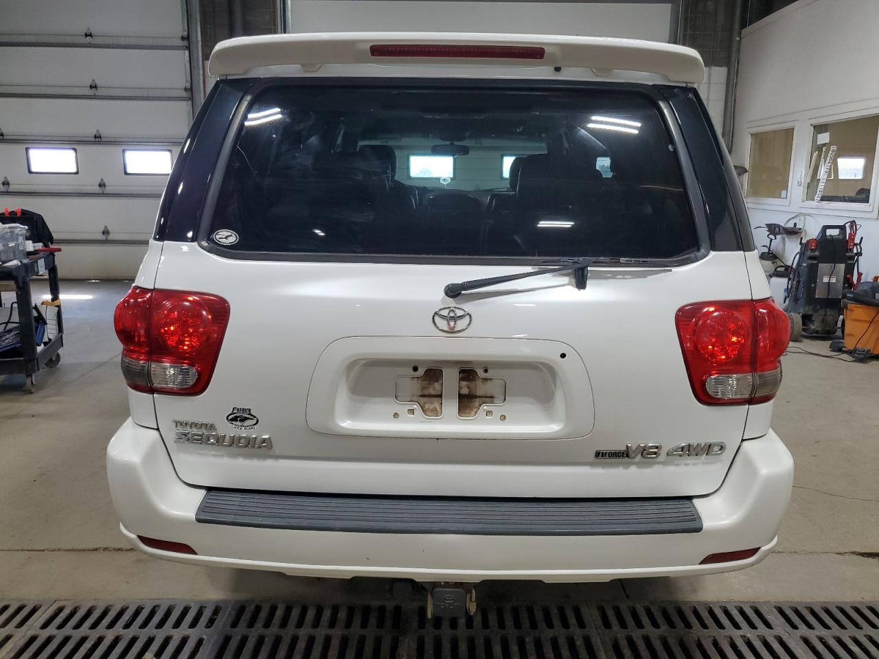 2005 TOYOTA Sequoia