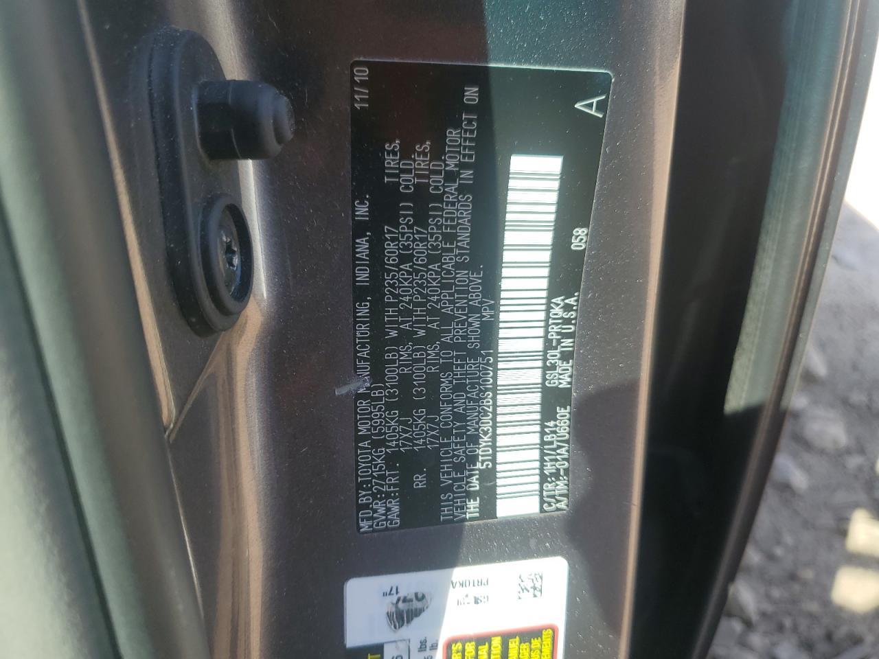 2011 TOYOTA SIENNA