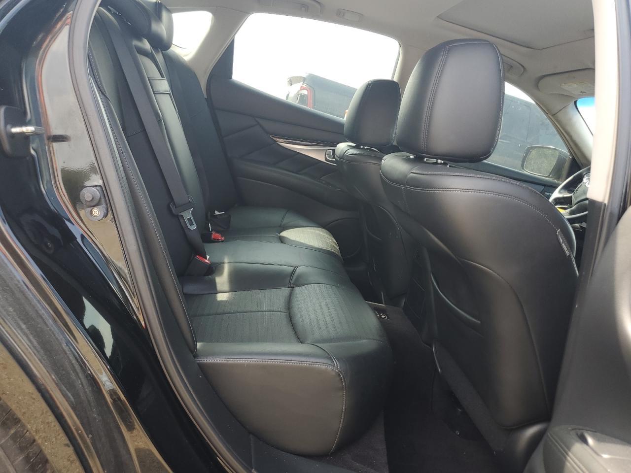 2012 INFINITI M37