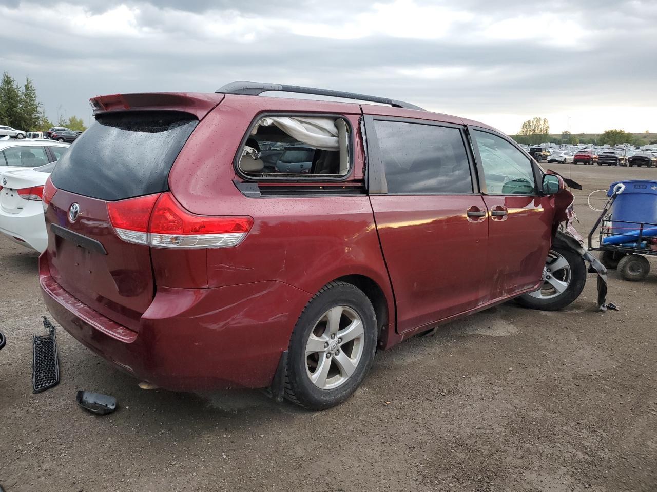 2012 TOYOTA SIENNA