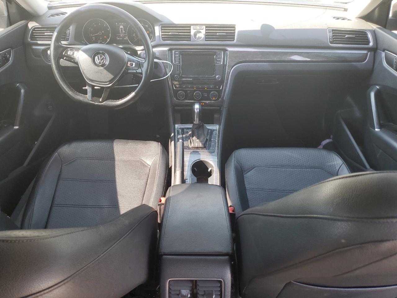 2016 VOLKSWAGEN Passat
