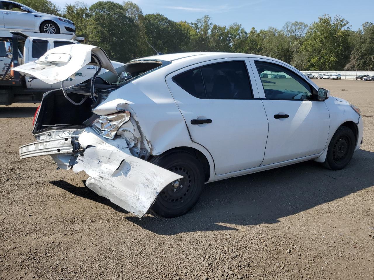 2016 NISSAN VERSA