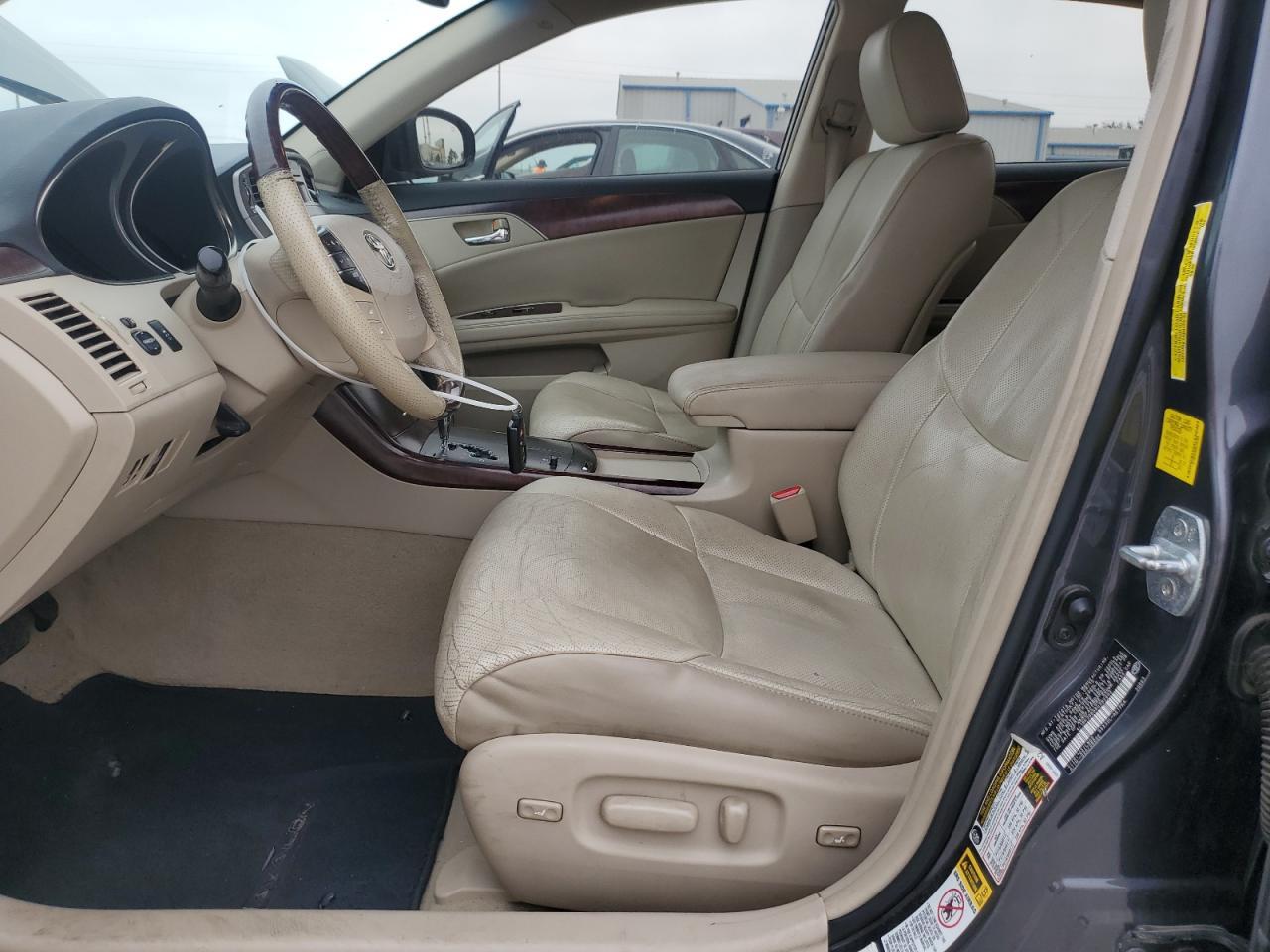 2011 TOYOTA Avalon