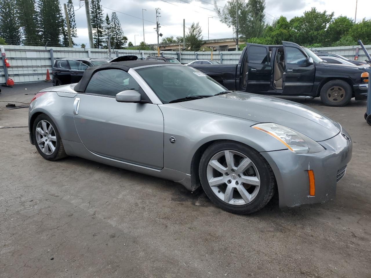 2004 NISSAN Z
