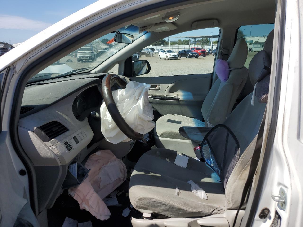 2014 TOYOTA SIENNA
