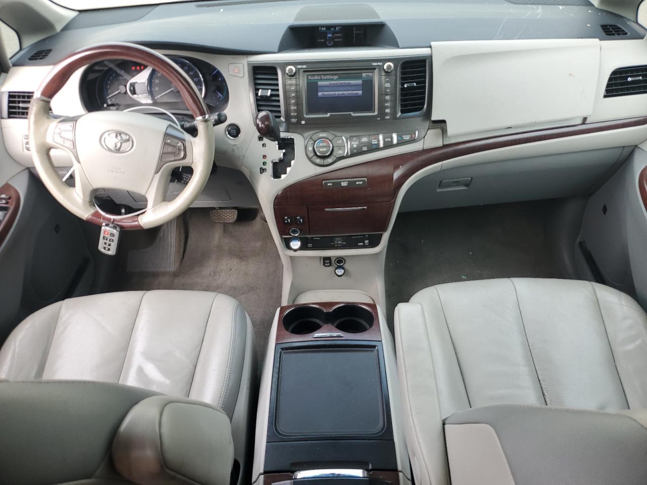 2012 TOYOTA SIENNA