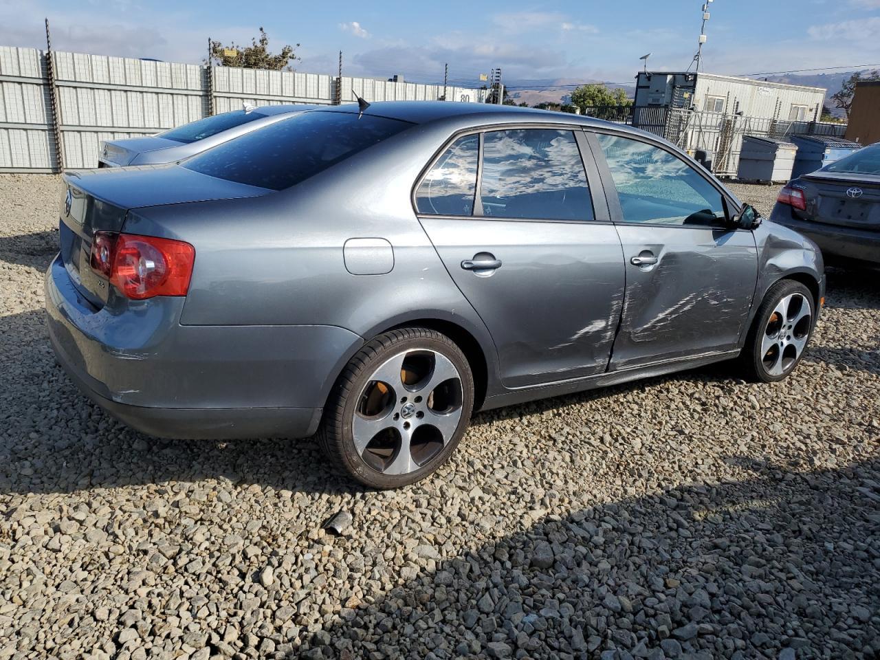 2010 VOLKSWAGEN JETTA