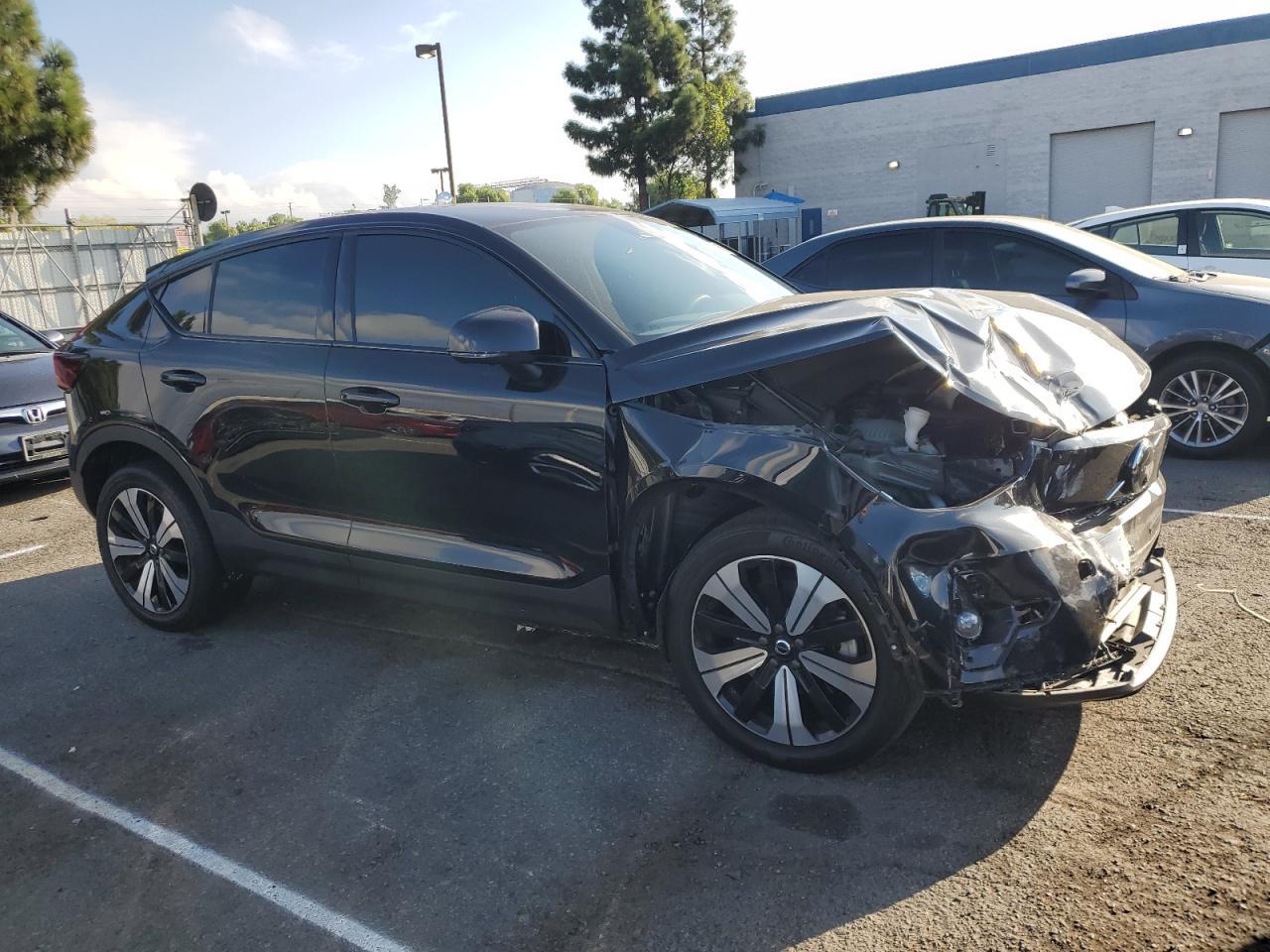 2023 VOLVO C40