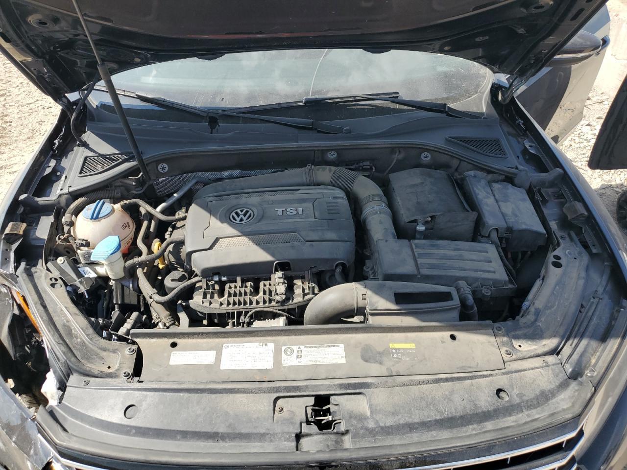 2017 VOLKSWAGEN Passat