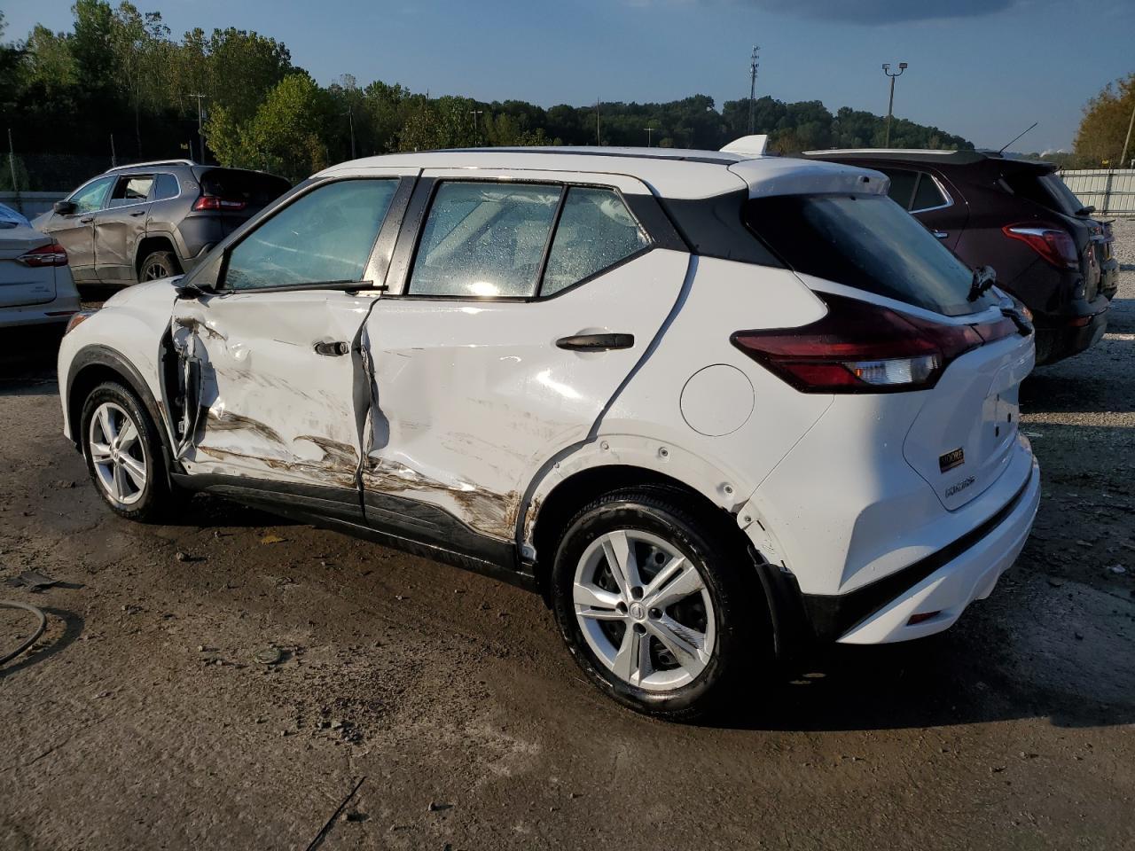 2024 NISSAN KICKS