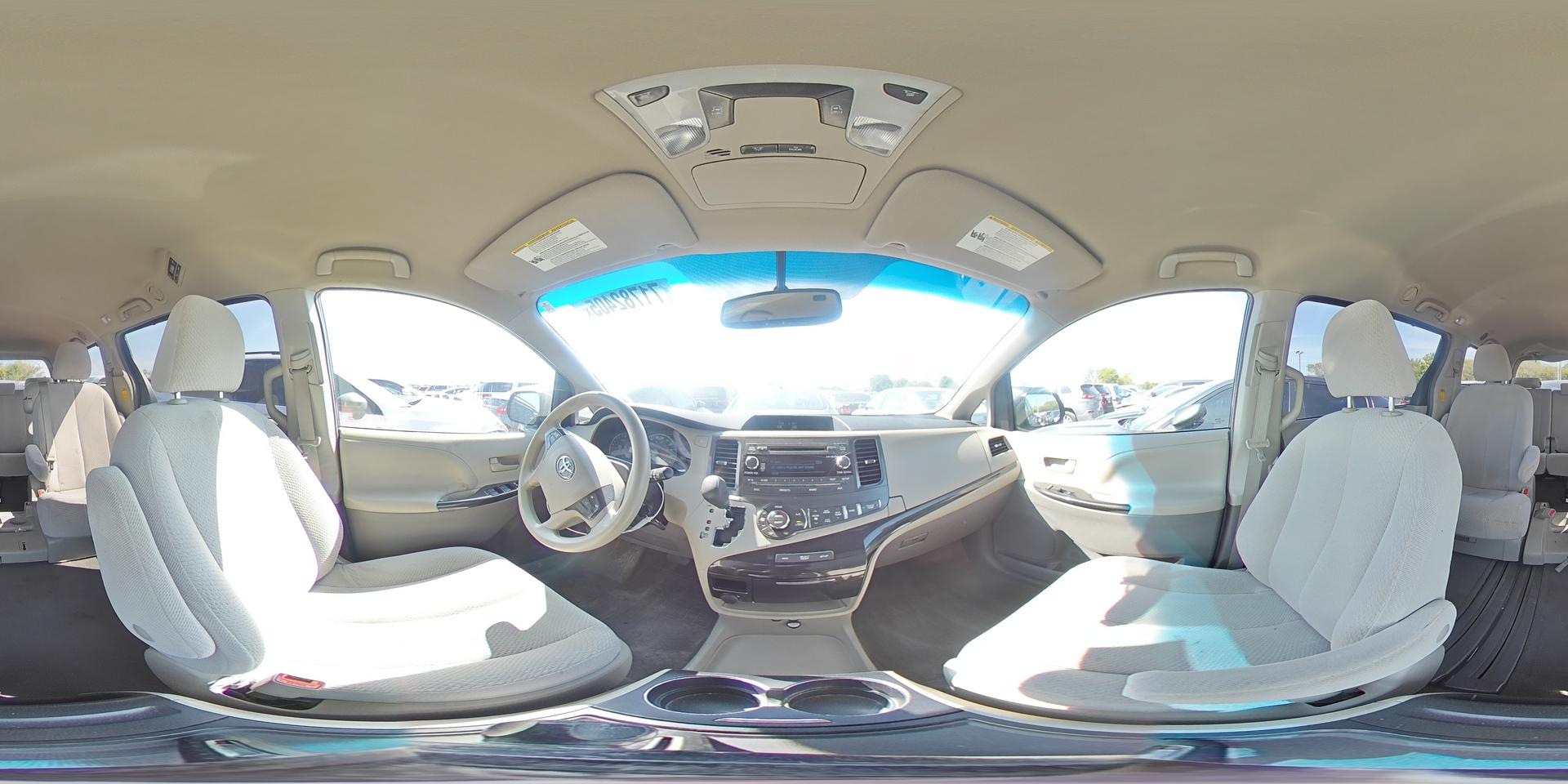 2014 TOYOTA SIENNA