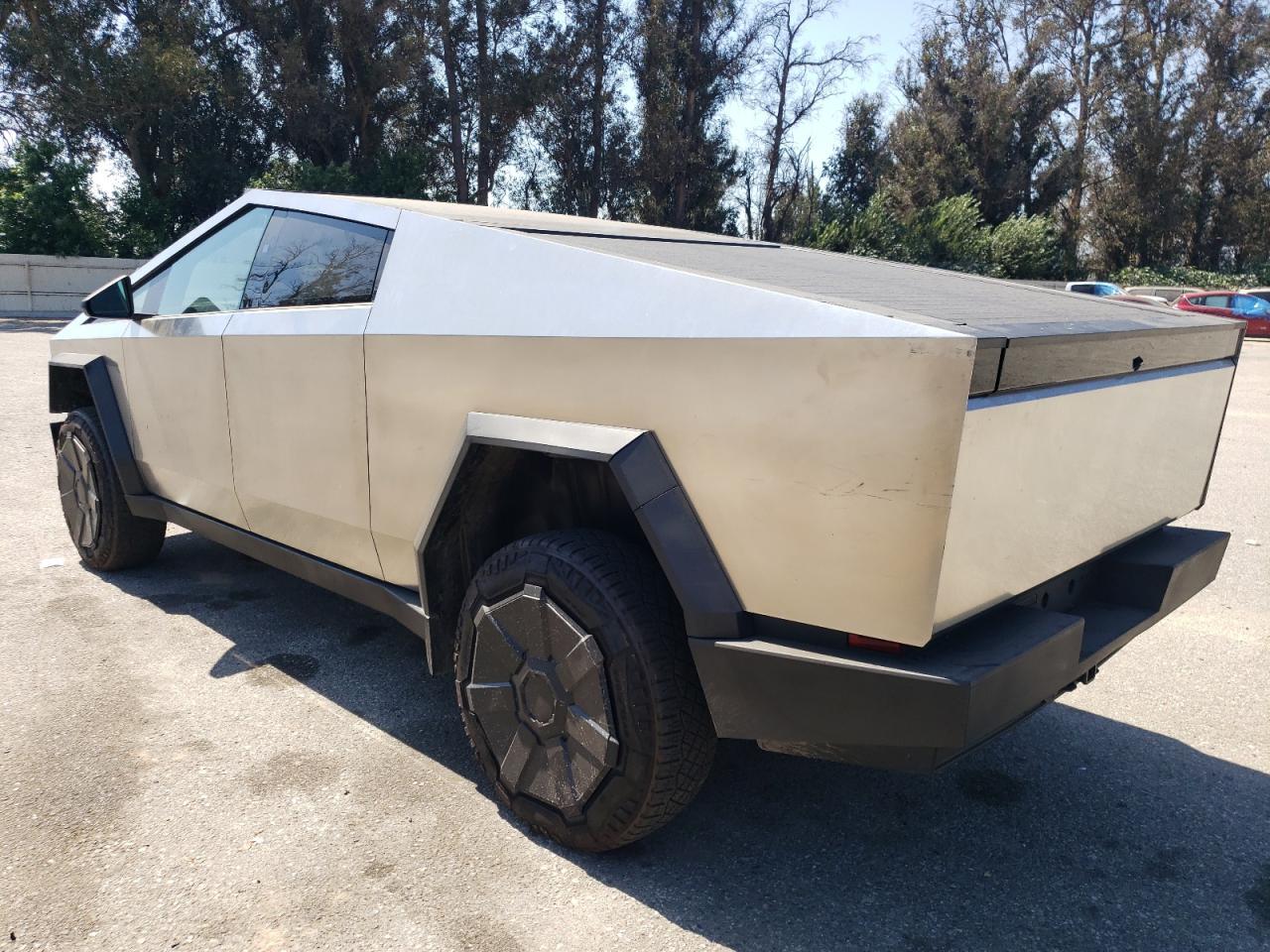 2024 TESLA Cybertruck