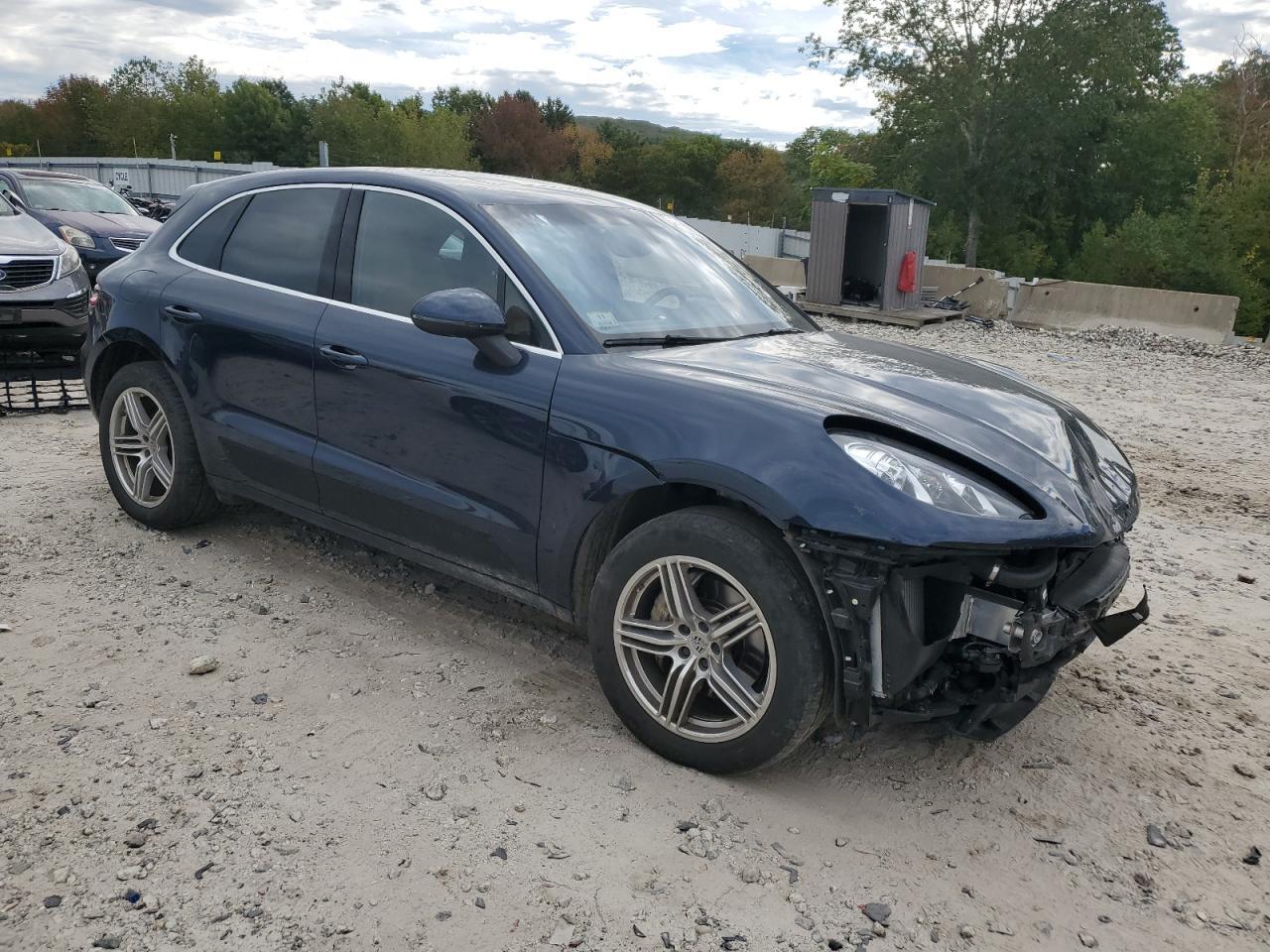 2016 PORSCHE Macan