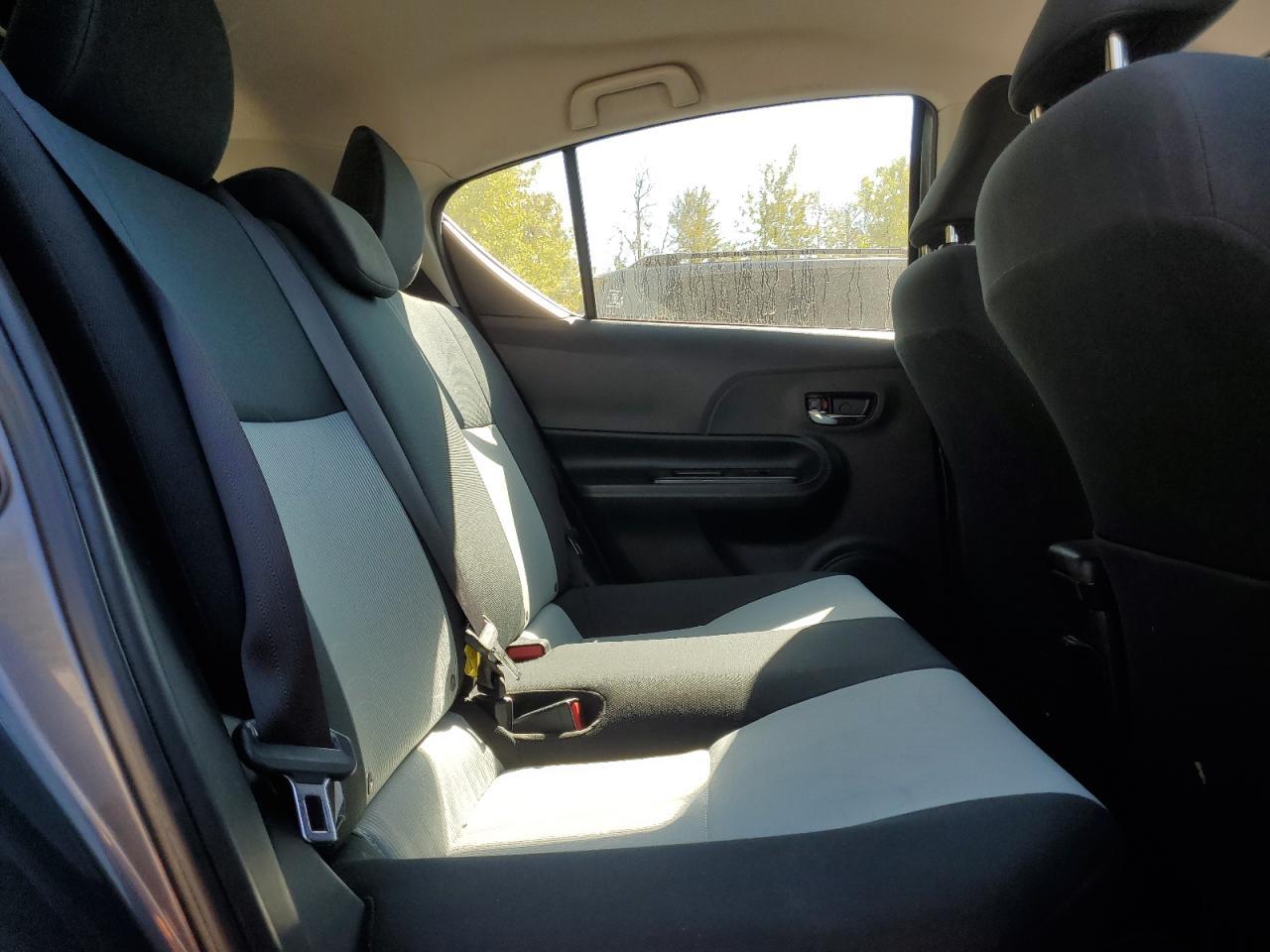 2016 TOYOTA Prius c