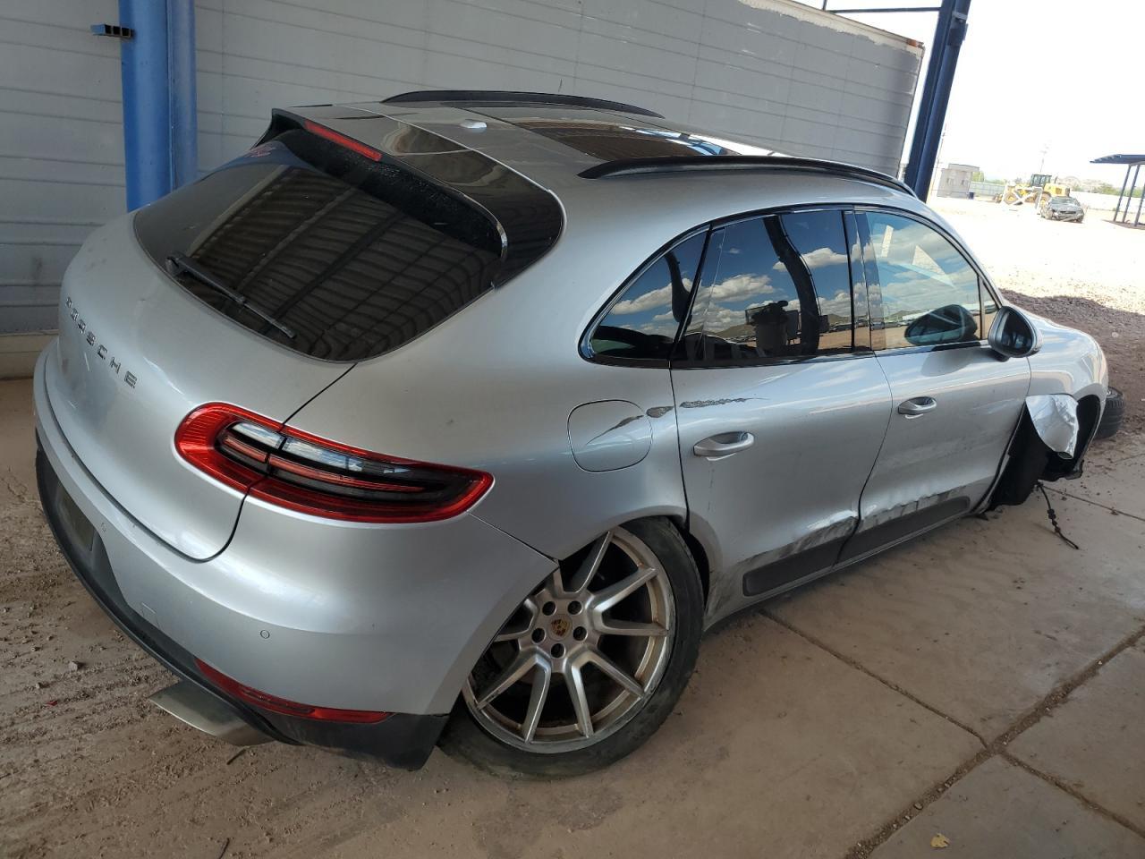 2017 PORSCHE Macan