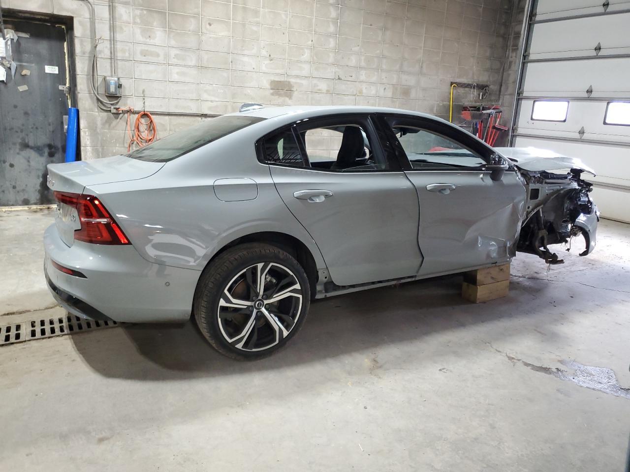 2024 VOLVO S60