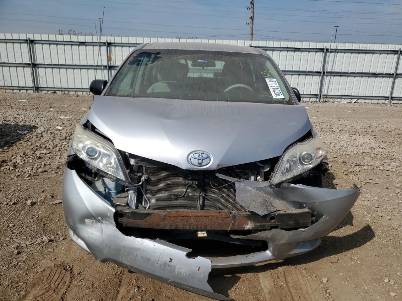 2012 TOYOTA SIENNA
