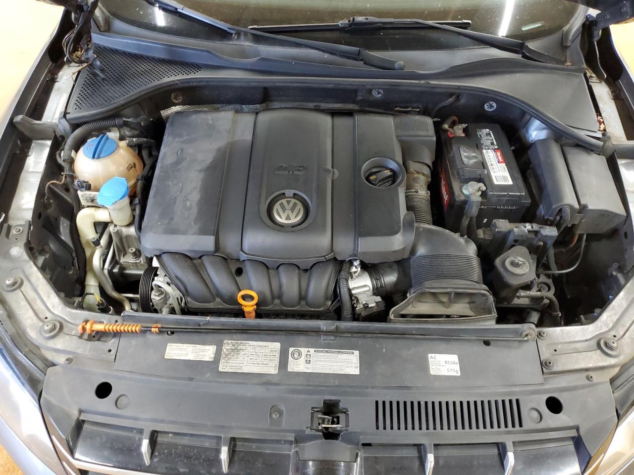 2012 VOLKSWAGEN Passat