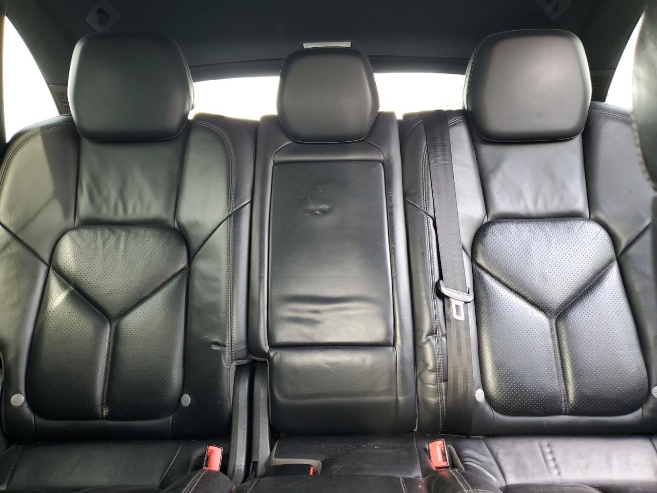 2012 PORSCHE CAYENNE
