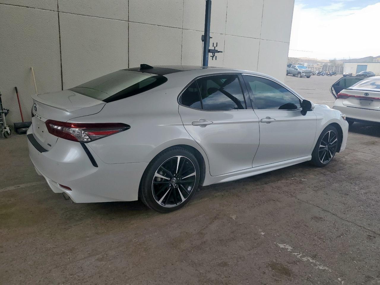 2018 TOYOTA CAMRY