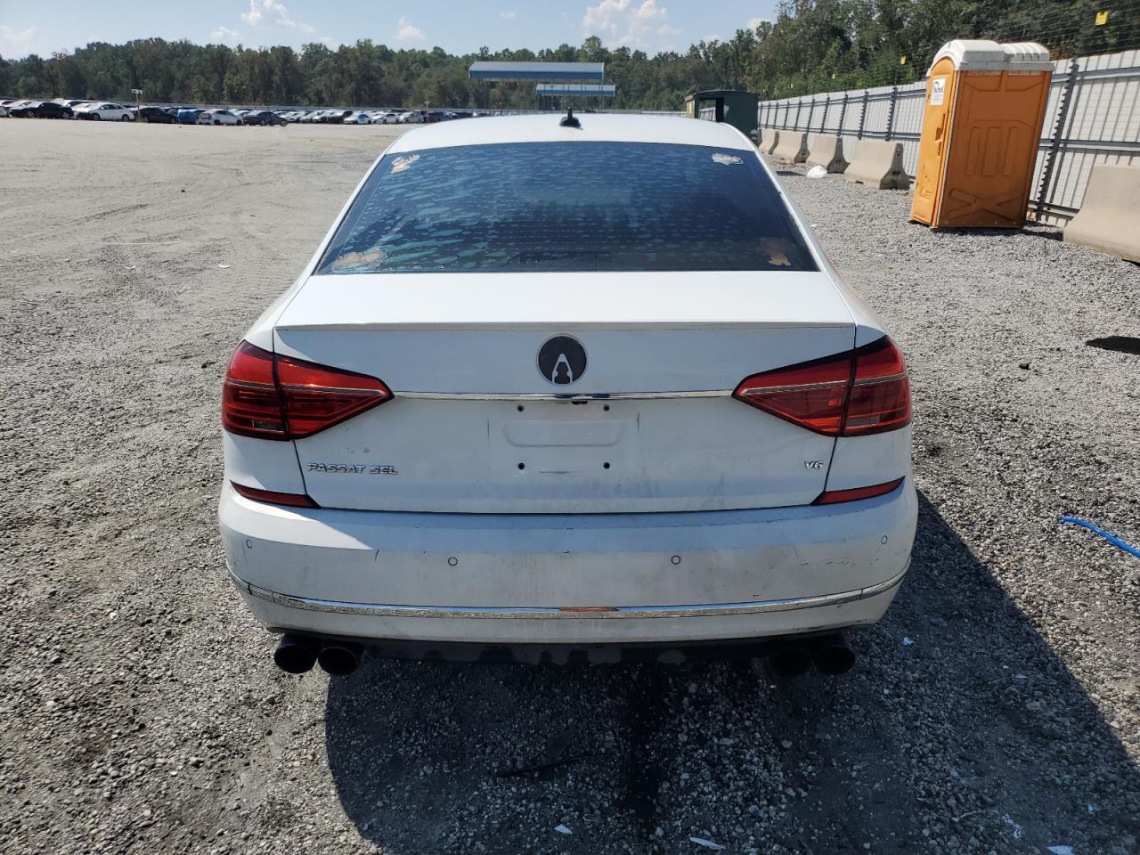 2016 VOLKSWAGEN Passat