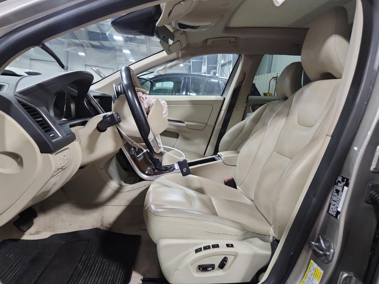 2015 VOLVO XC60