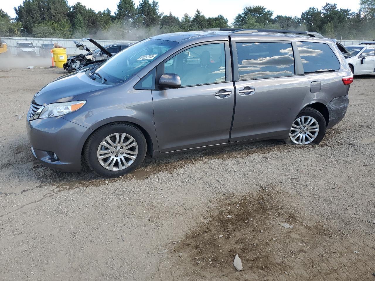 2015 TOYOTA SIENNA