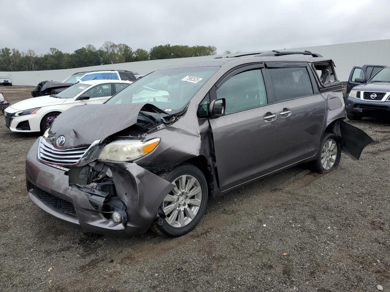 2012 TOYOTA SIENNA