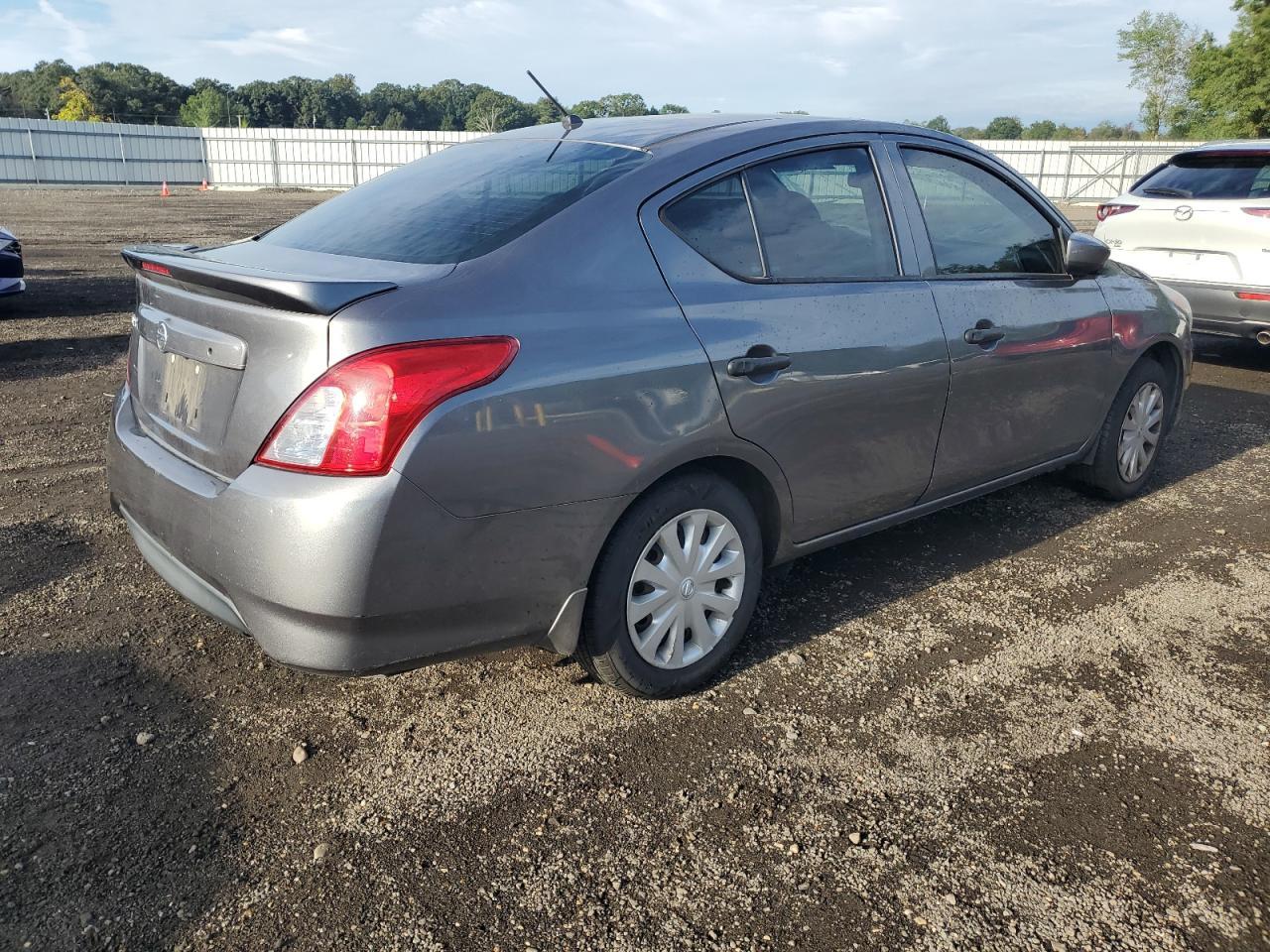2017 NISSAN VERSA