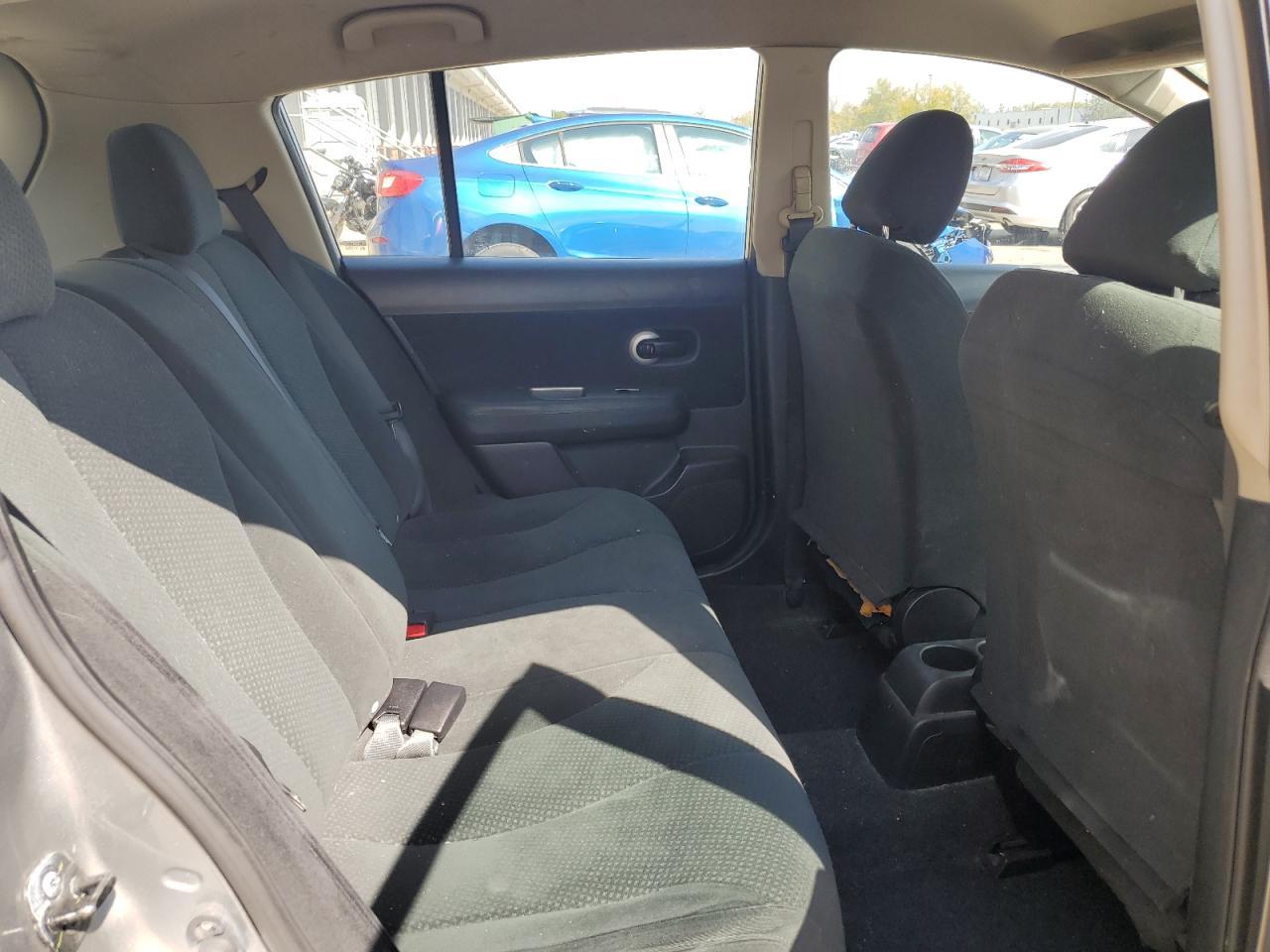 2011 NISSAN VERSA
