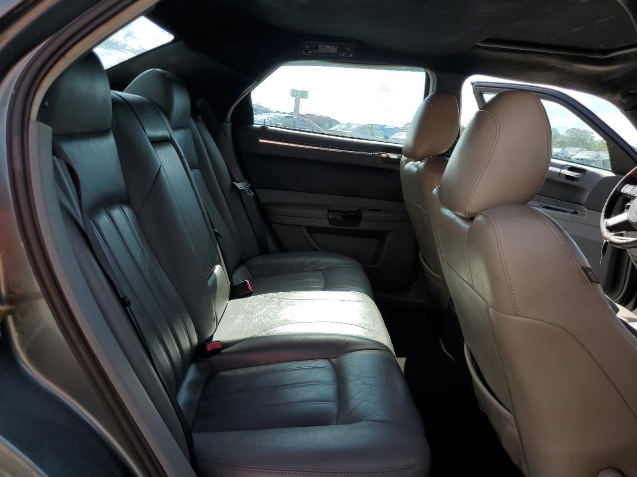 2005 CHRYSLER 300