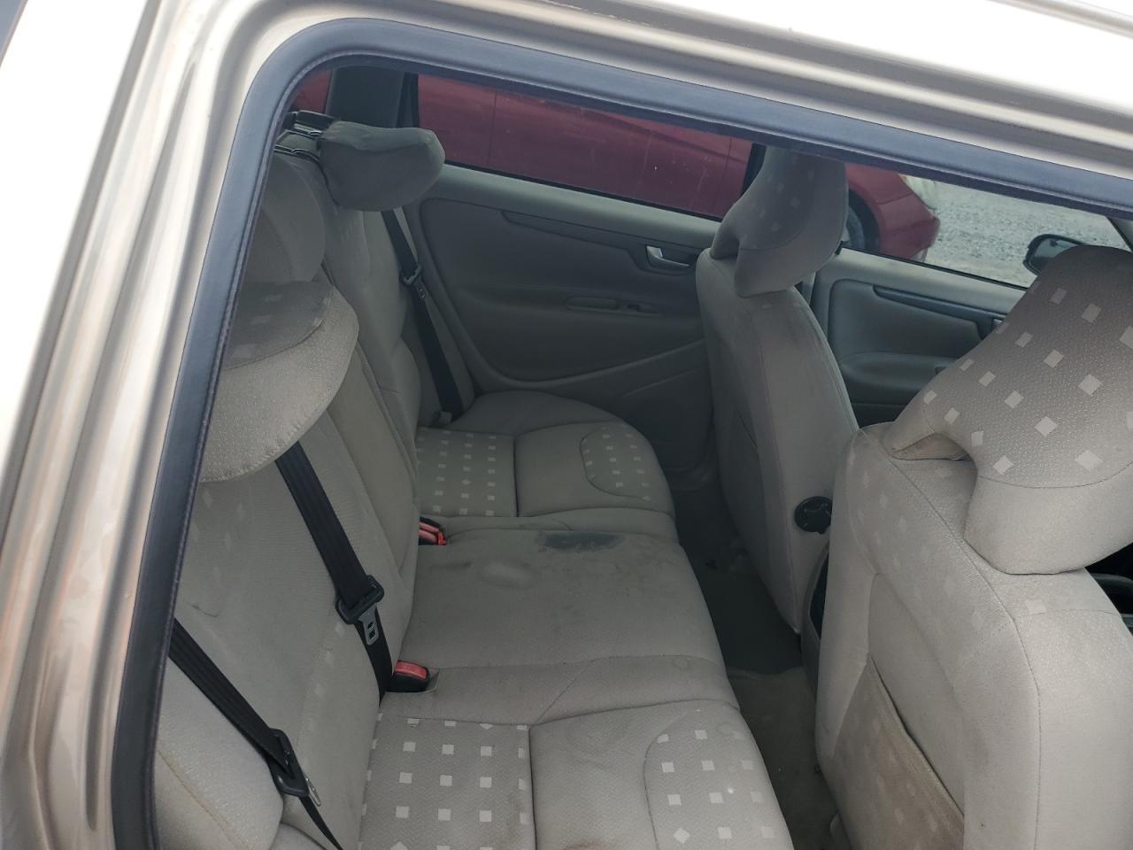 2005 VOLVO V70