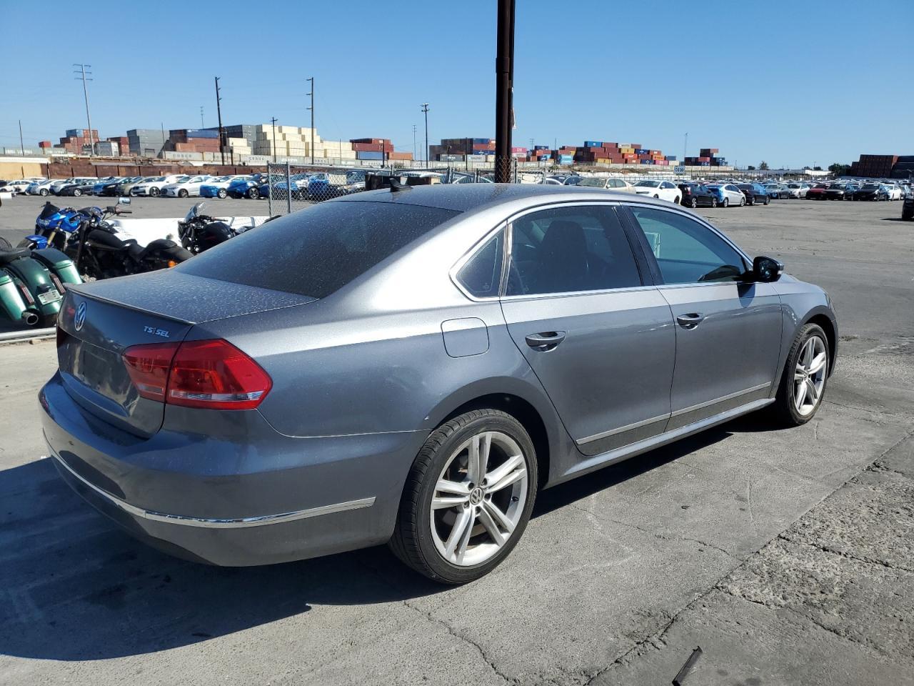 2015 VOLKSWAGEN Passat