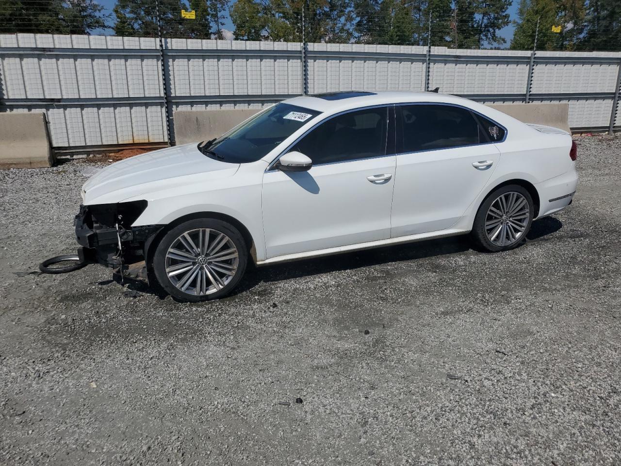 2016 VOLKSWAGEN Passat