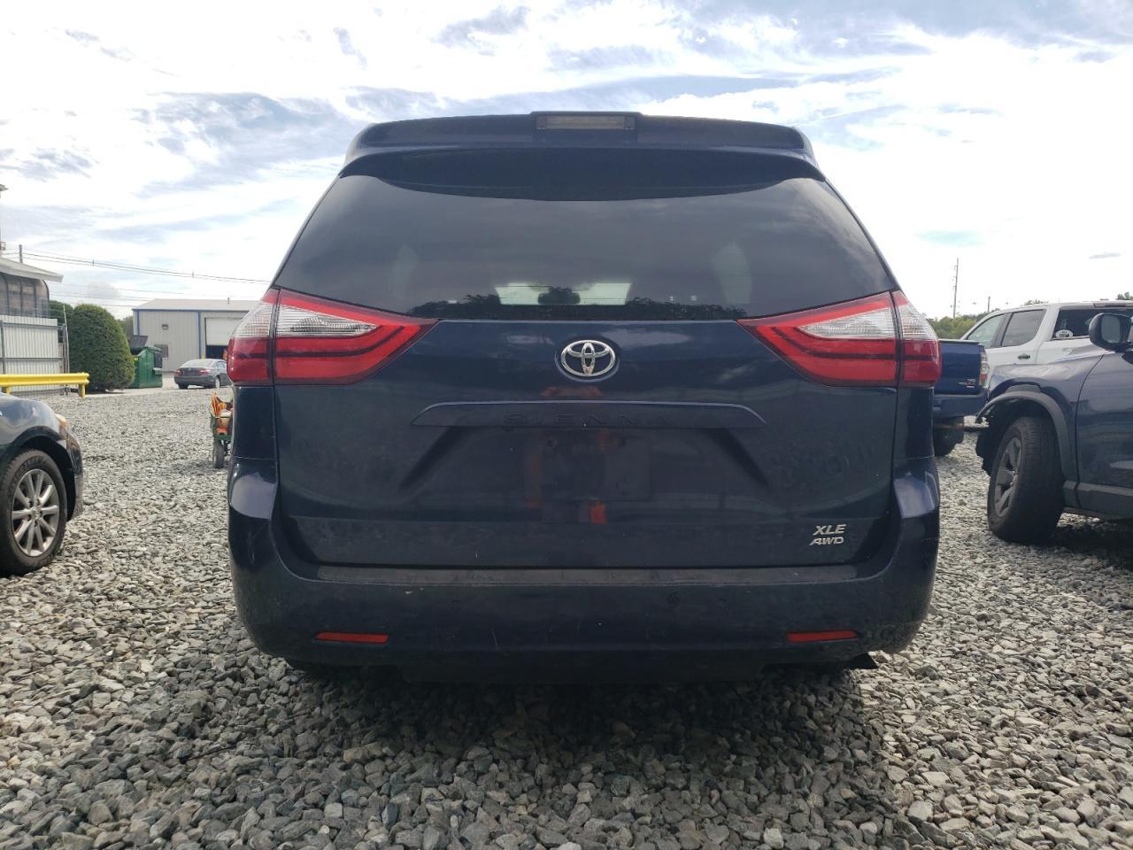 2018 TOYOTA SIENNA