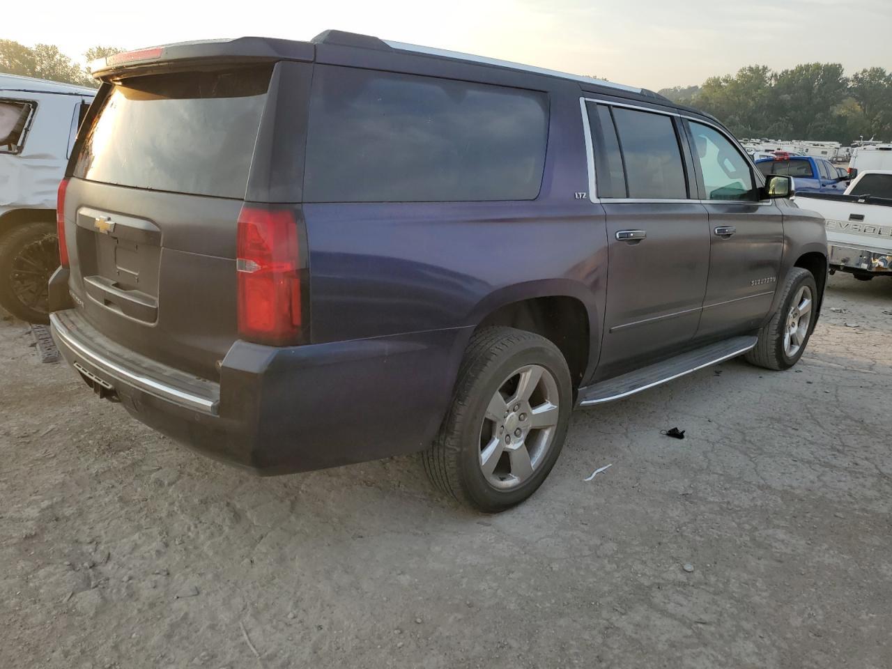 2016 CHEVROLET Suburban