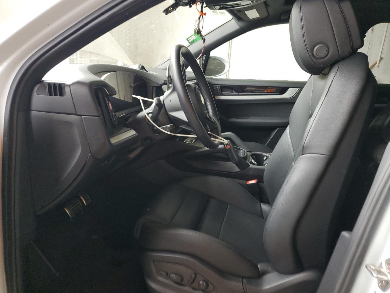 2024 PORSCHE CAYENNE