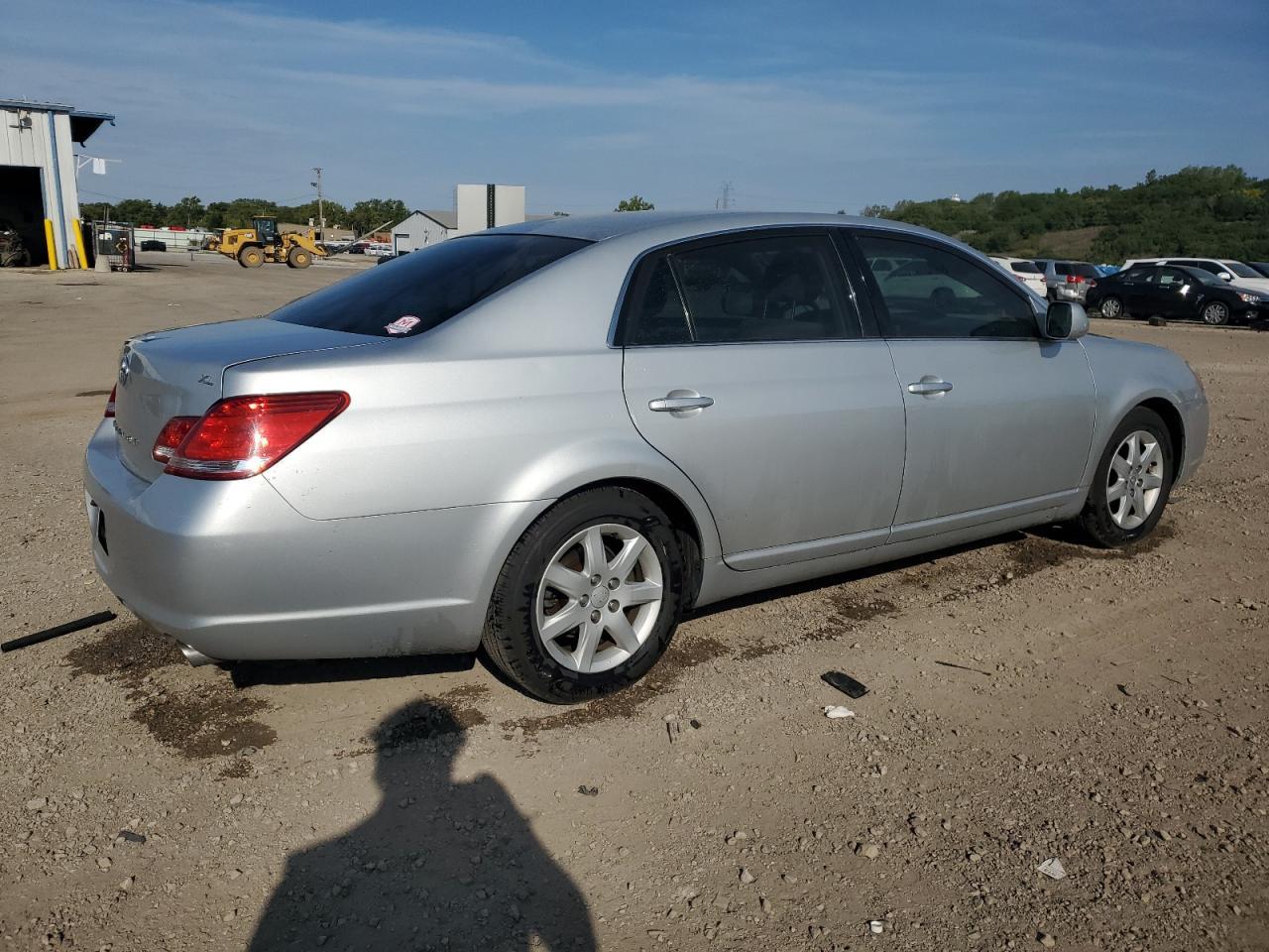 2005 TOYOTA Avalon