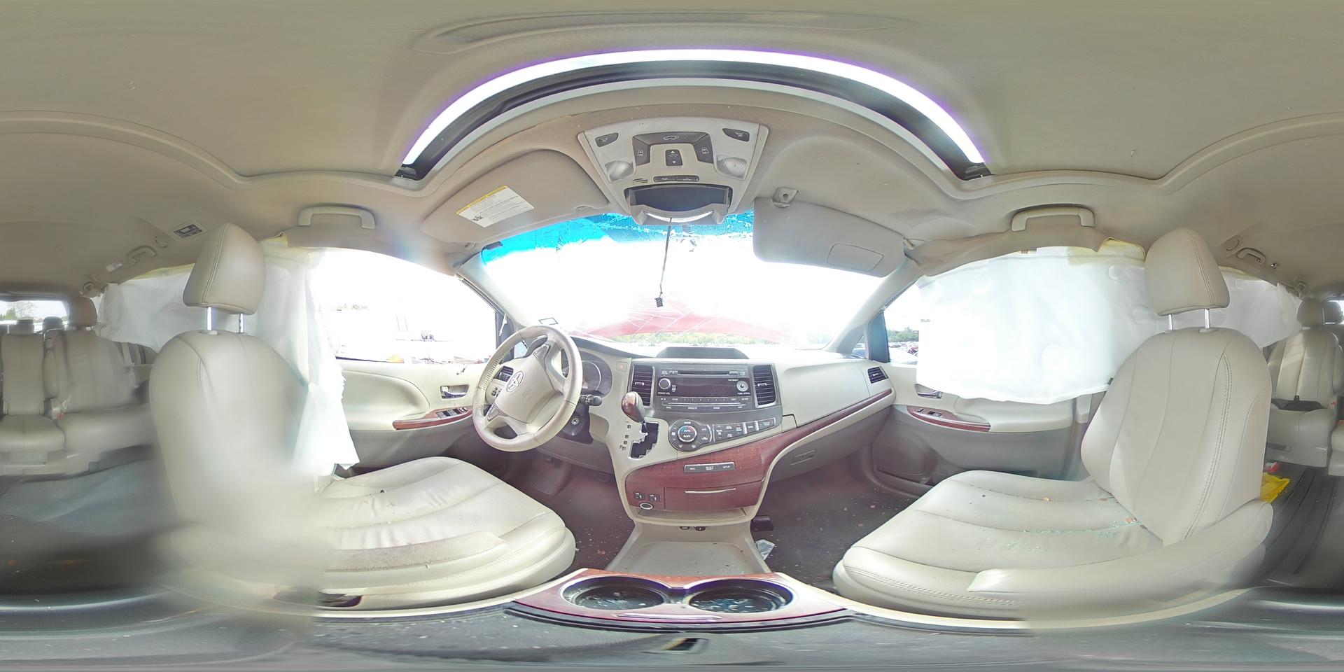 2013 TOYOTA SIENNA