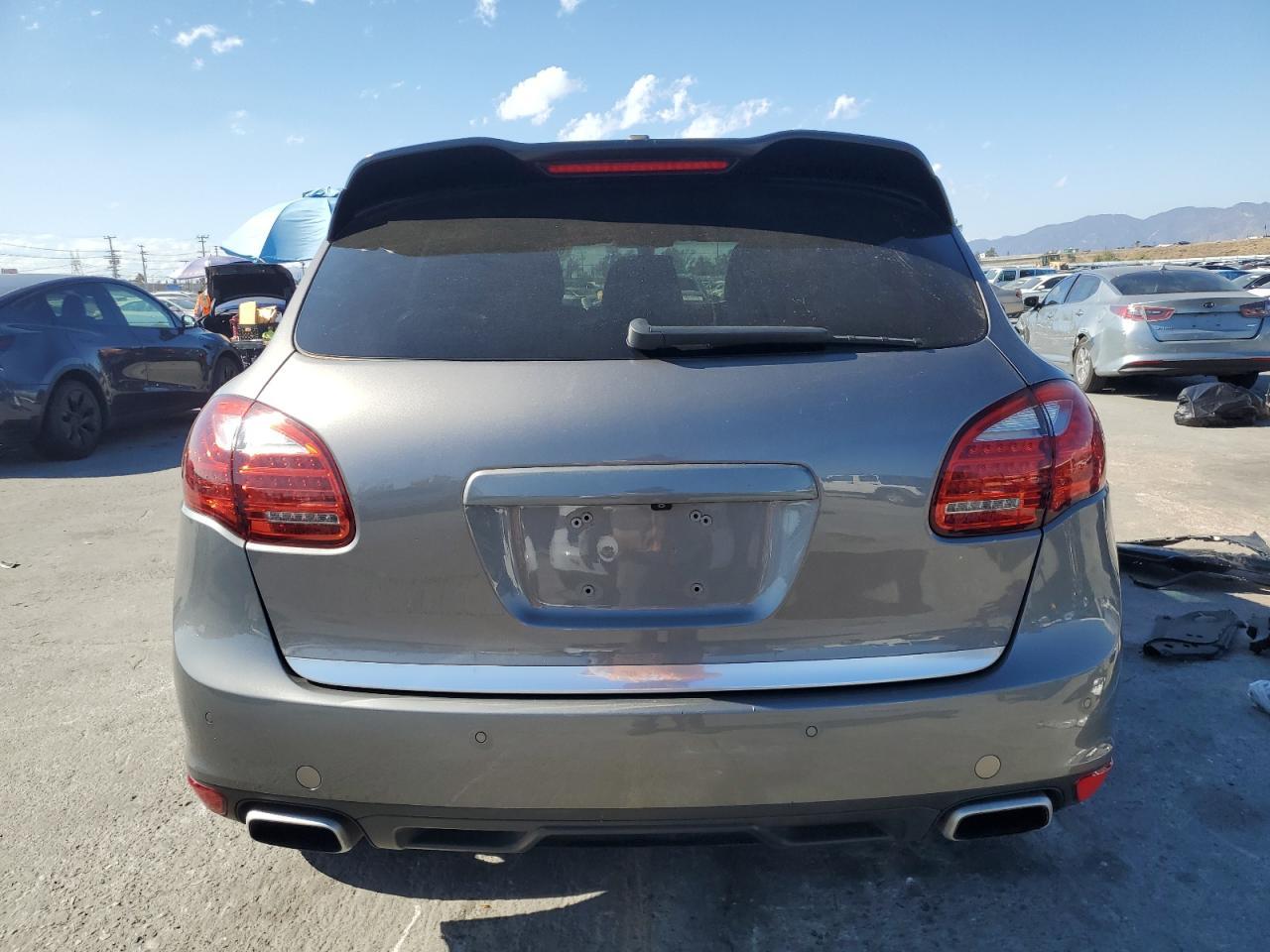 2012 PORSCHE CAYENNE